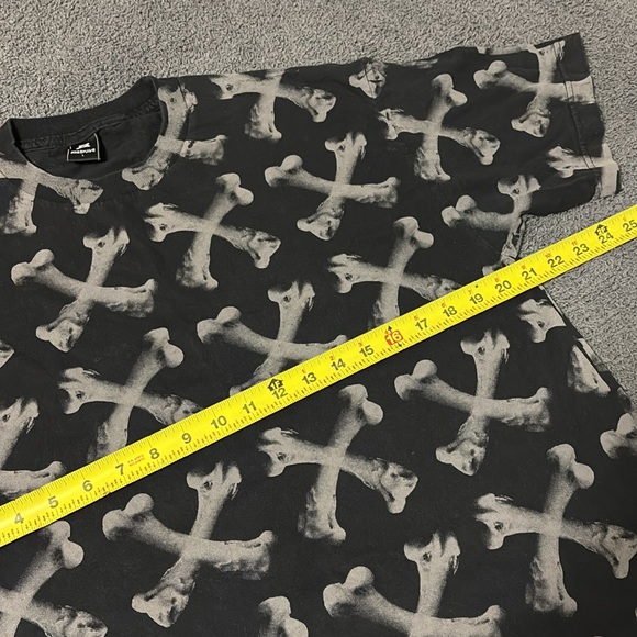 Vintage Y2k Freshjive All-Over Print Crossbones T-Shirt - Picture 6 of 6